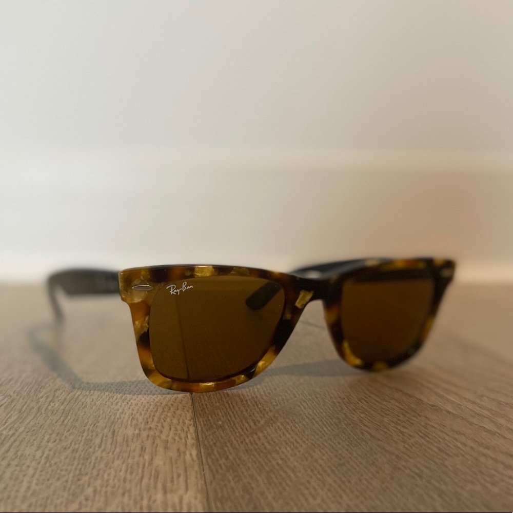 RAY-BAN Wayfarer- Tortoise Polarized Sunglasses